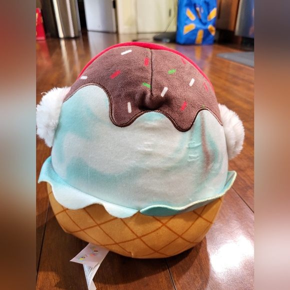 Dessert Sundae Squishmellow - Picture 5 of 5